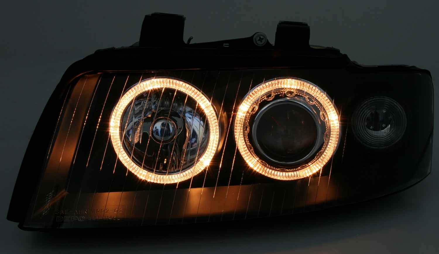 Angel Eyes Scheinwerfer für Audi A4 8E in Schwarz