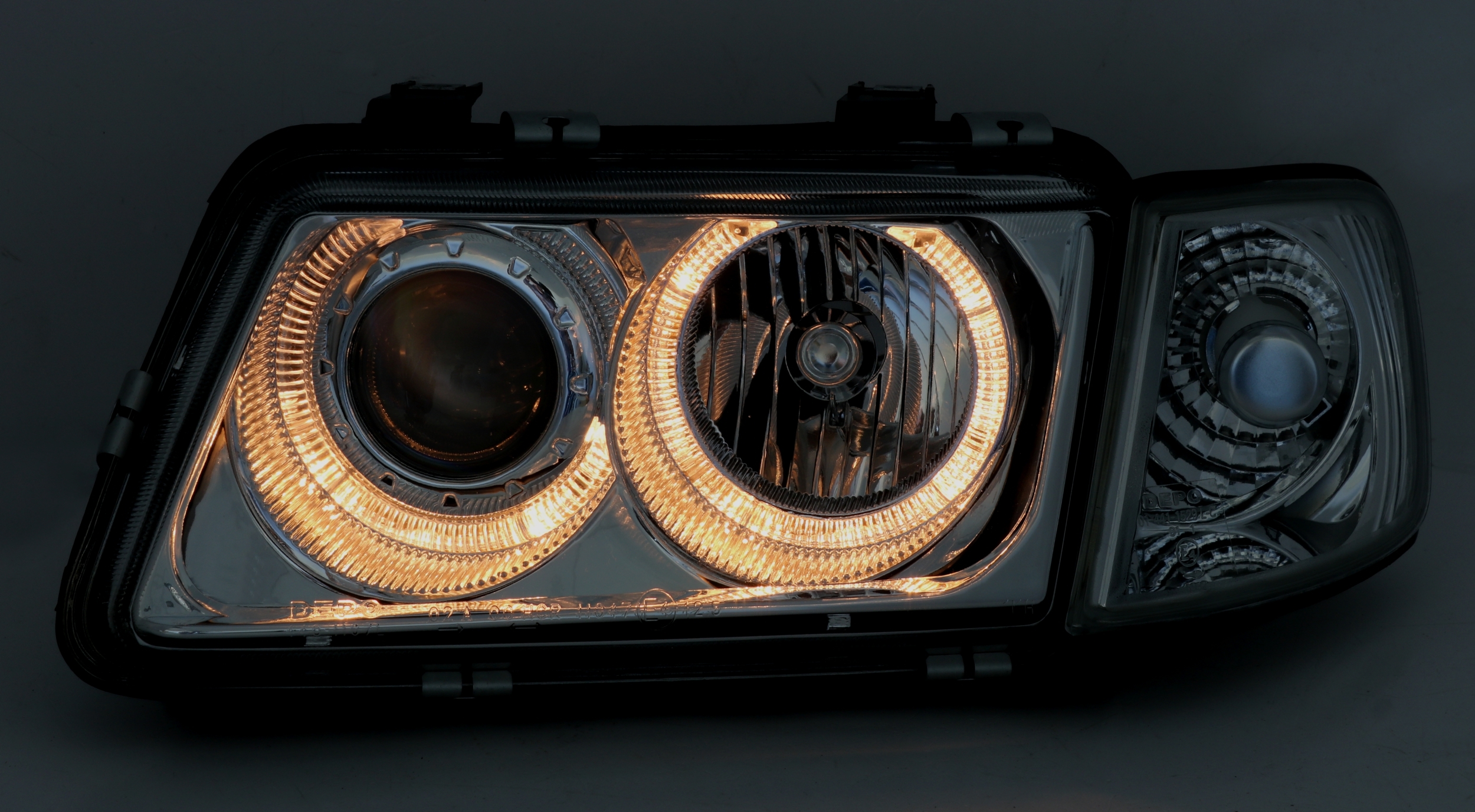 Angel Eyes Scheinwerfer für Audi A3 8L in Chrom