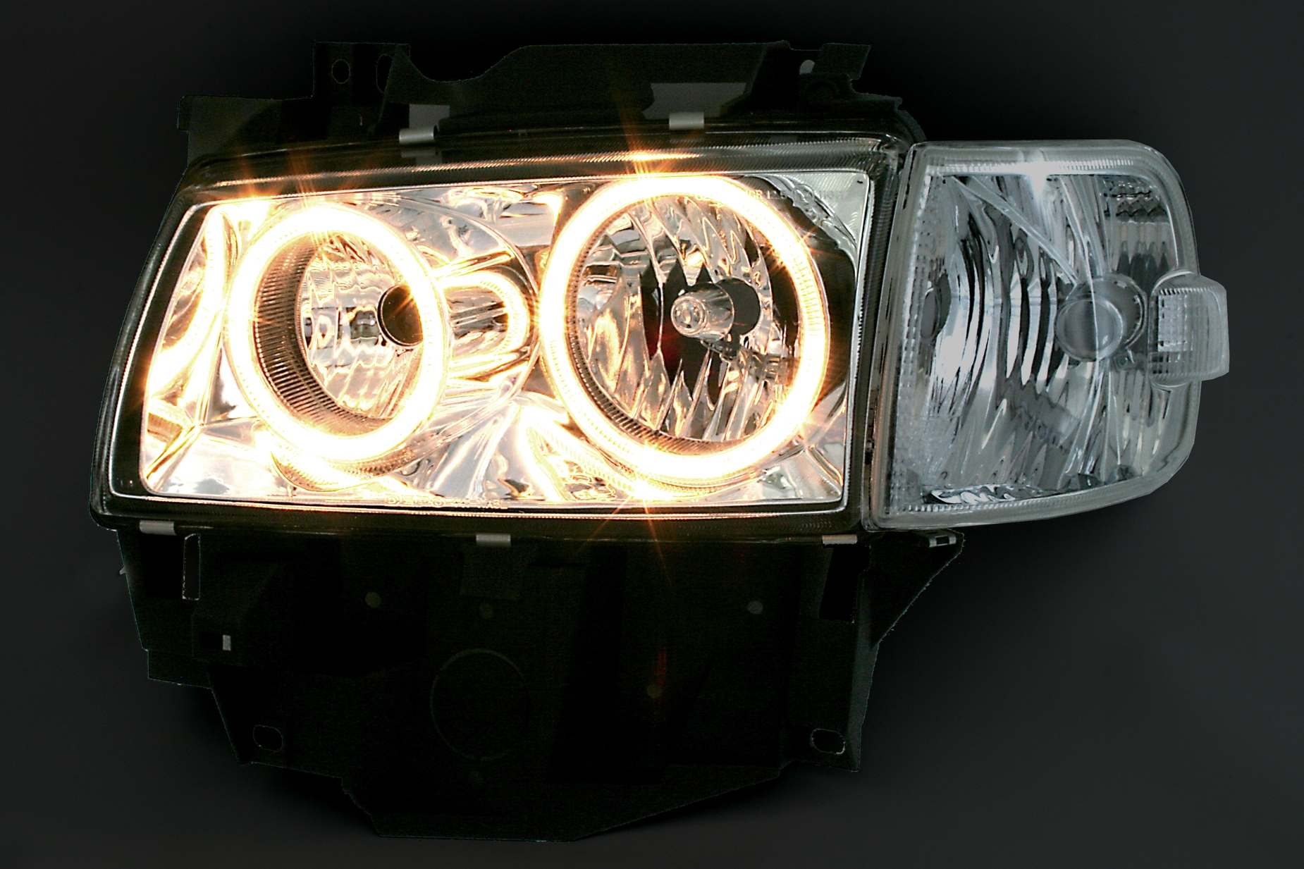 Angel Eyes Scheinwerfer Set für VW T4 in Schwarz